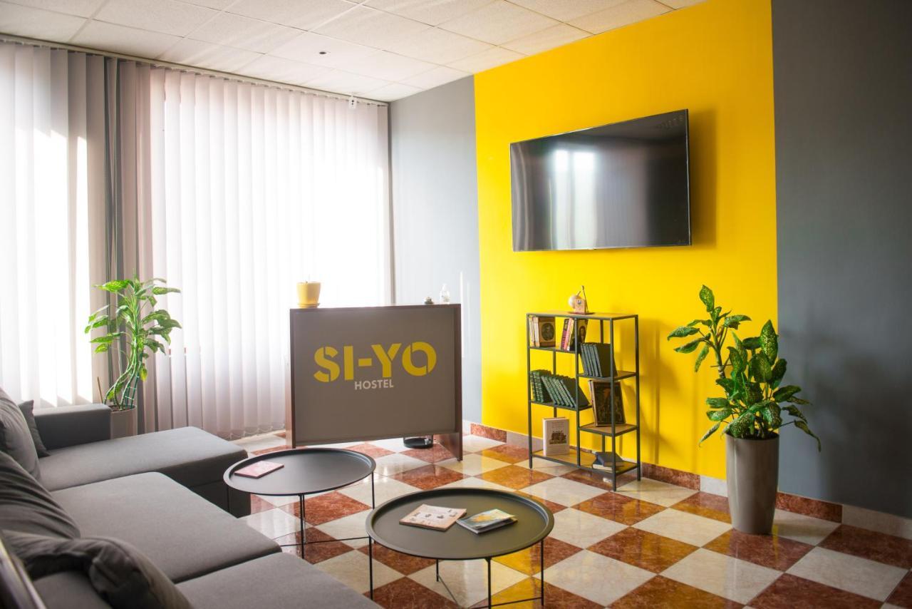 Si-Yo Hostel 乌日霍罗德 外观 照片