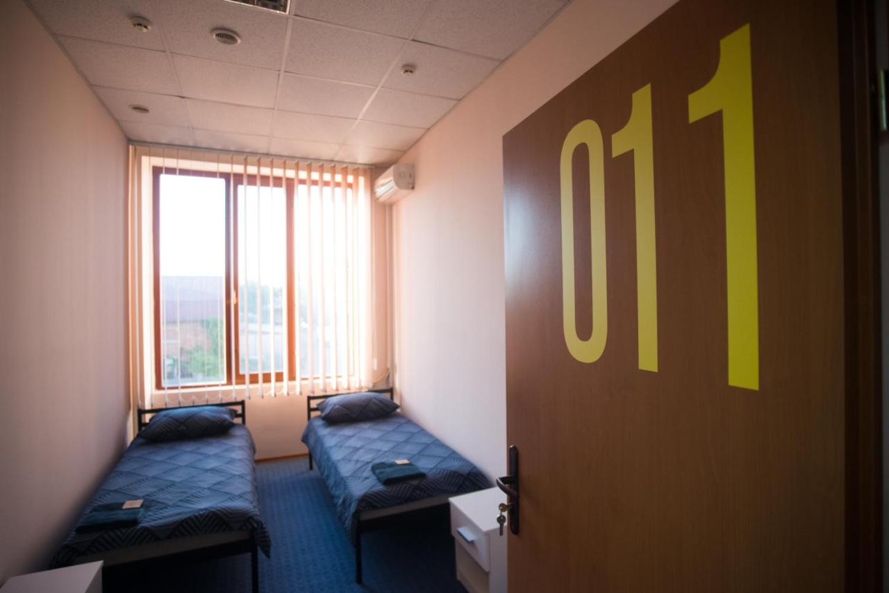 Si-Yo Hostel 乌日霍罗德 外观 照片