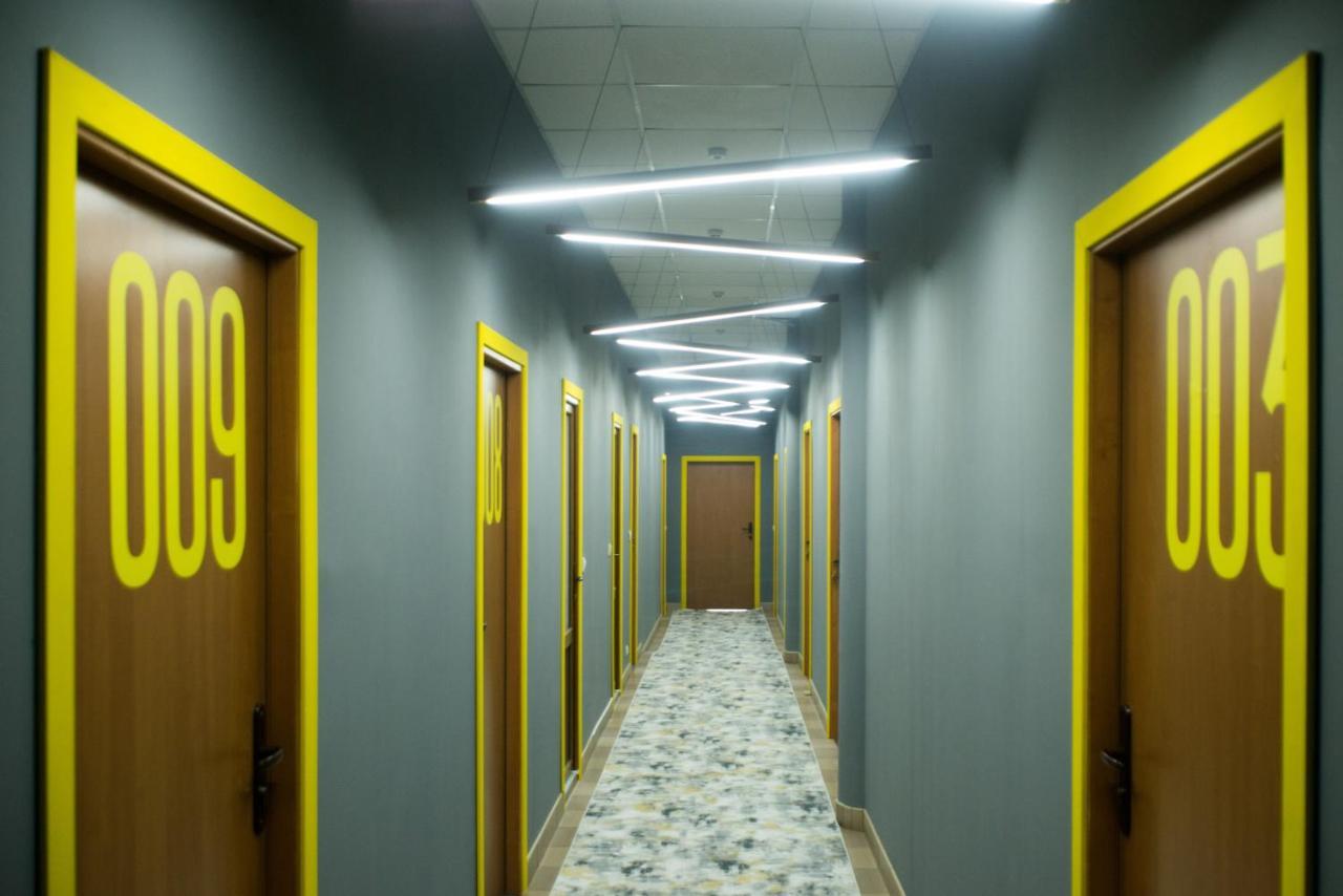 Si-Yo Hostel 乌日霍罗德 外观 照片