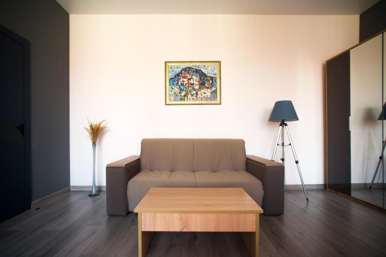 Si-Yo Hostel 乌日霍罗德 外观 照片